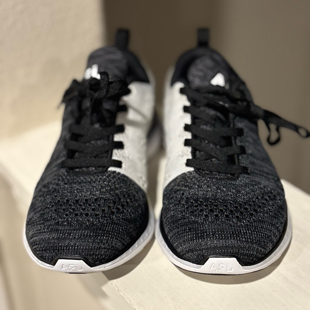 APL Shoes Women's Size 6 Black Gray White Techloom Pro Running Casual Sneakers - Picture 6 of 9